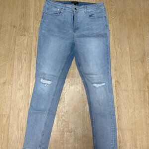 Light washed Ripped Distressed knees